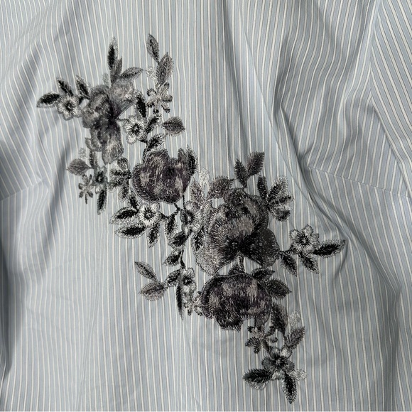 White House Black Market Yarn Dye Cotton Embroidered Blouse Top - Picture 4 of 8